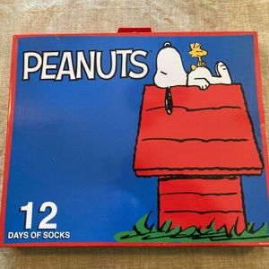 SEALED NEW Peanuts 12 days of socks- Snoopy Charlie Brown Woodstock Linus GIFT